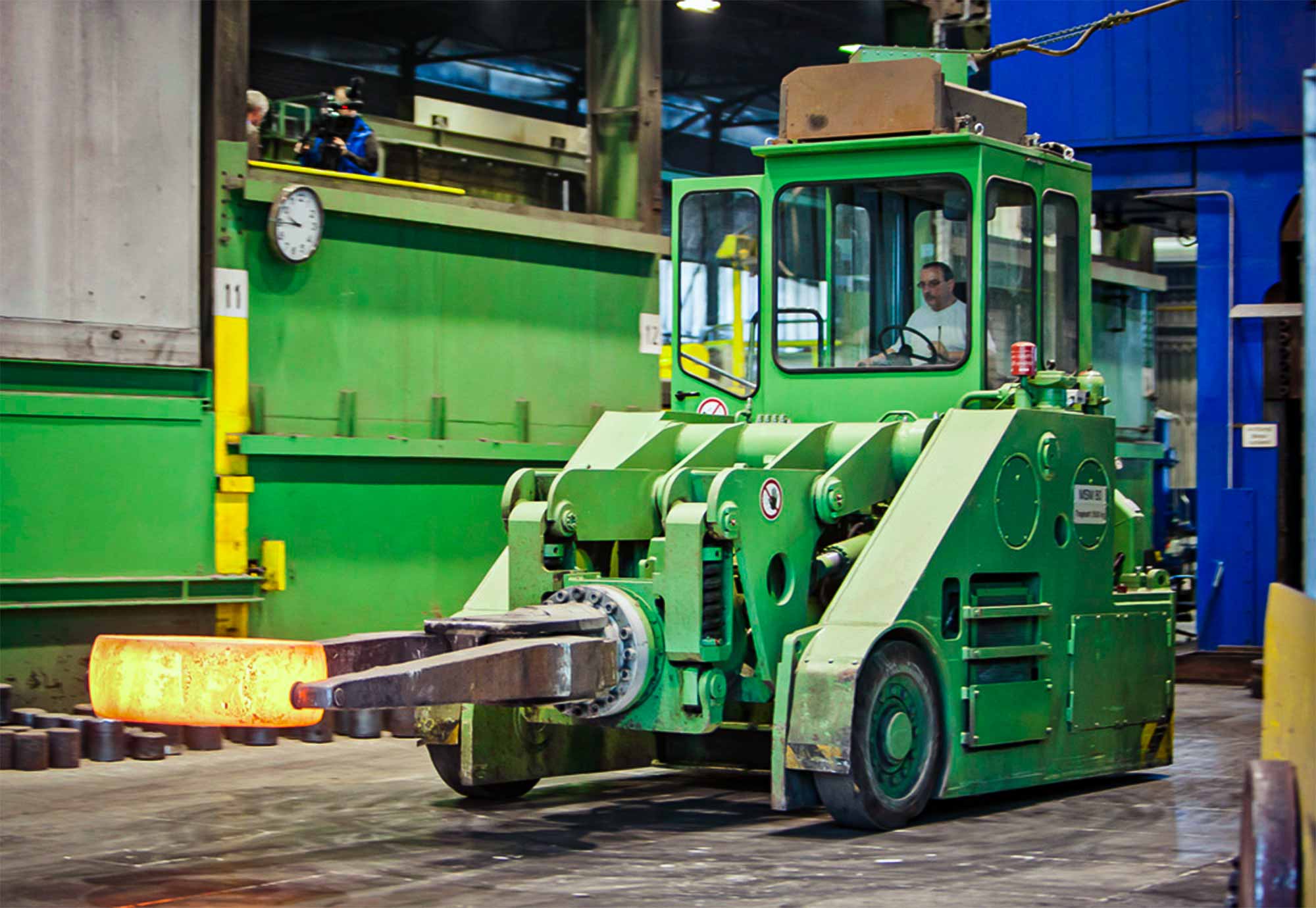 Mobile forging manipulator in use