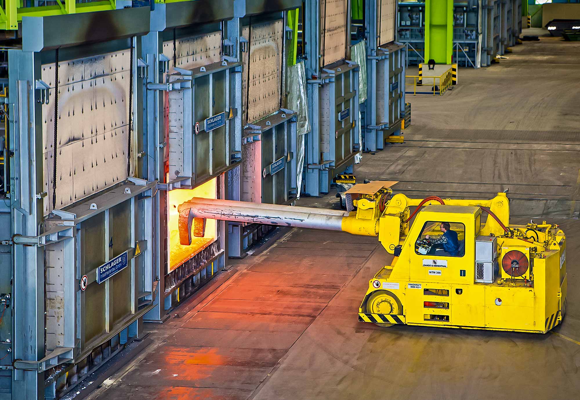 Mobile transport manipulator in use