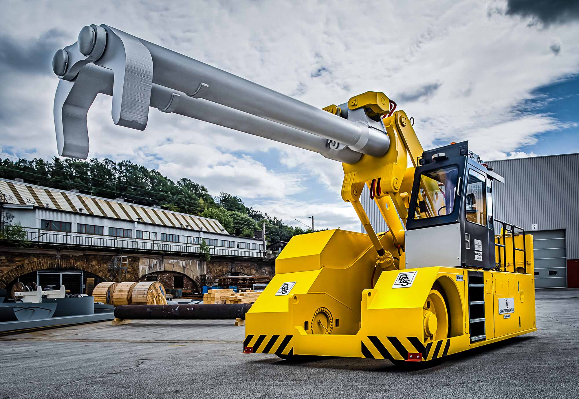 Mobile transport manipulator in use