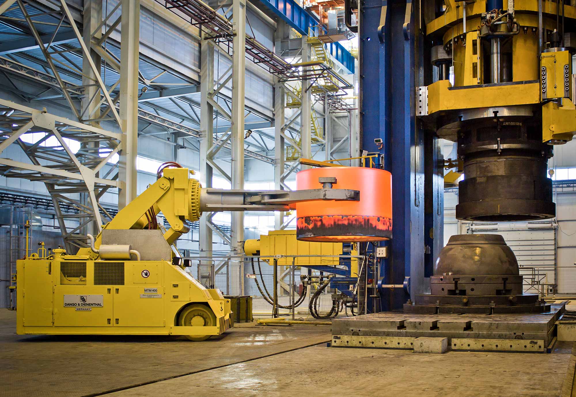 Mobile transport manipulator in use