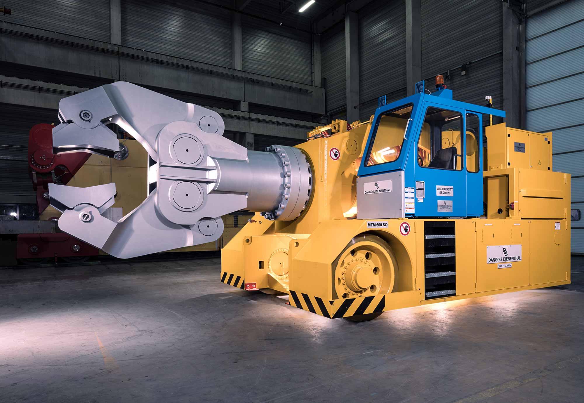 Mobile transport manipulator in use