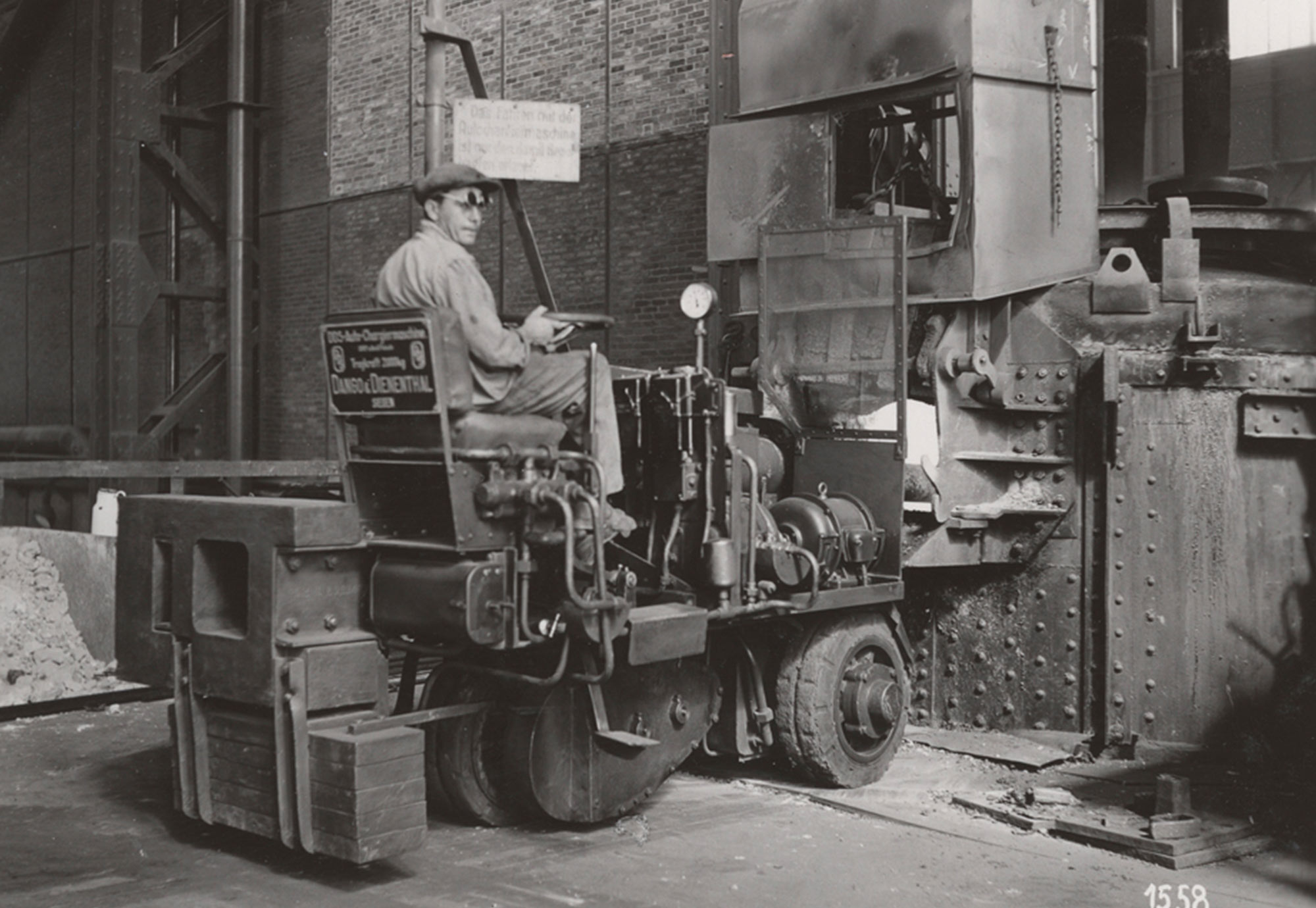 Erste Chargiermaschine in 1933