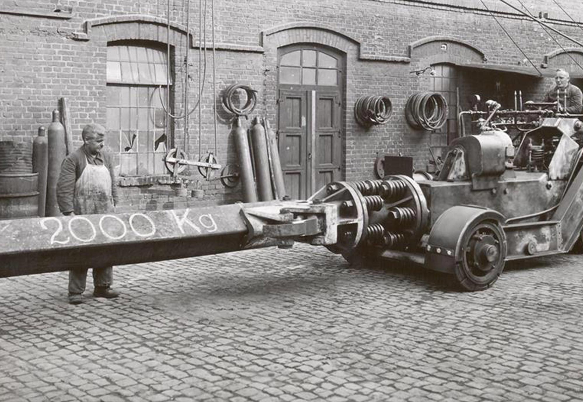Erster mobiler Schmiedemanipulator in 1936